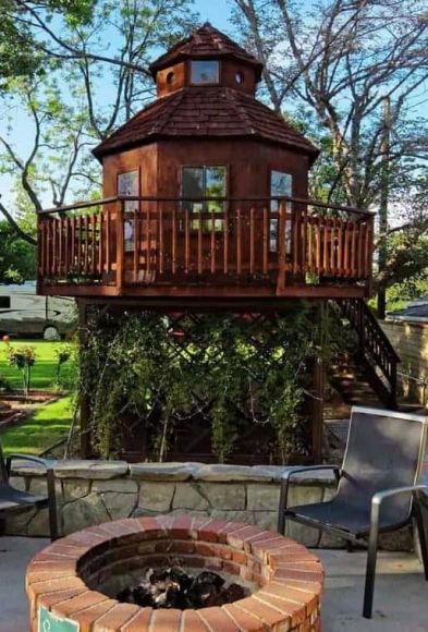 A tree house near a patio and fire pit at Harmony Place Addiction Rehab Center in Los Angeles