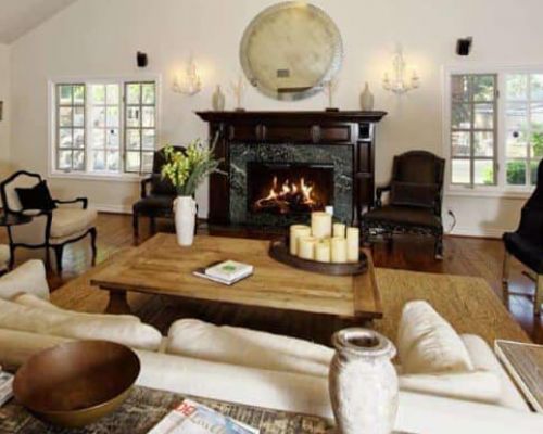 A sitting room at Harmony Place